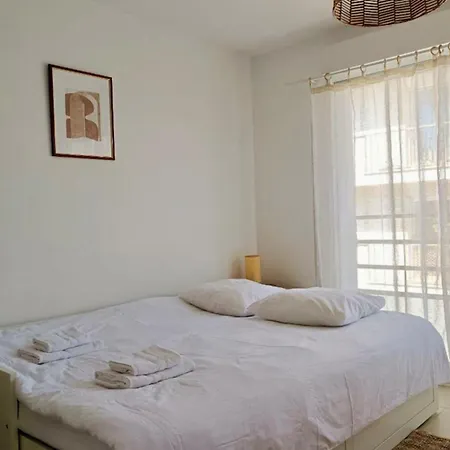 Charming 23 M Near The Sea