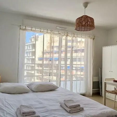 Charming 23 M Near The Sea Apartment *