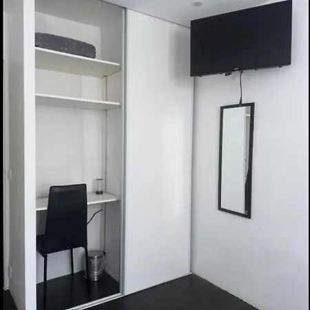Homestay Location De Proche De Toute Commodites A 1 Minute Du Tramway Et A 9 Min De Centre Et Parking Gratuit Dans Privee Nice