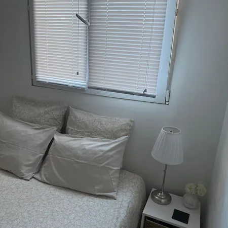 Location De Proche De Toute Commodites A 1 Minute Du Tramway Et A 9 Min De Centre Et Parking Gratuit Dans Privee Homestay Nice