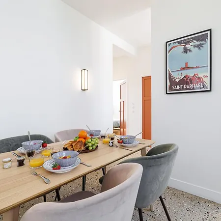 Douane - 2 Bedroom In Front Of The Port Apartament *