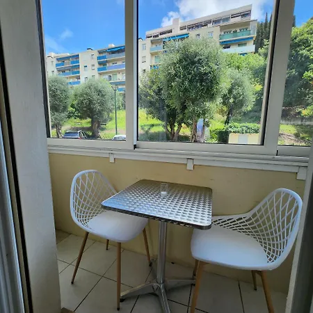 Apartment Au Calme A Proximite Du Port, De La Vieille De , De La Promenade Des