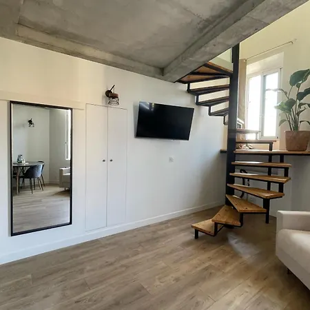 Duplex Place Garibaldi - Close To Port, Old Apartment