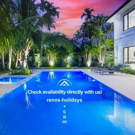 Luxxury In With Pool Holiday home *