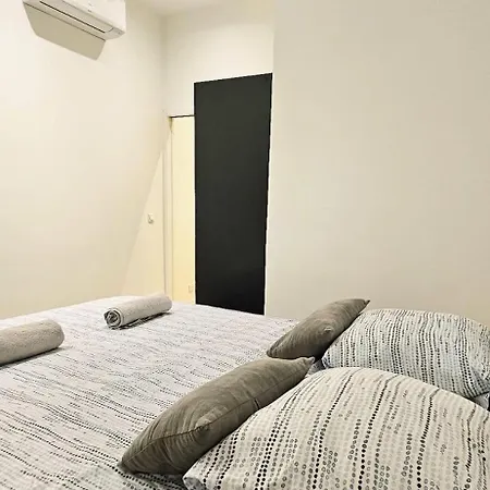 T2 With Contemporary Design And Air Conditioning Apartment