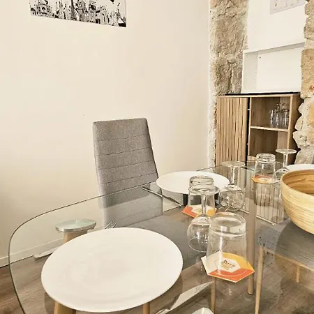 T2 With Contemporary Design And Air Conditioning Apartment Nice