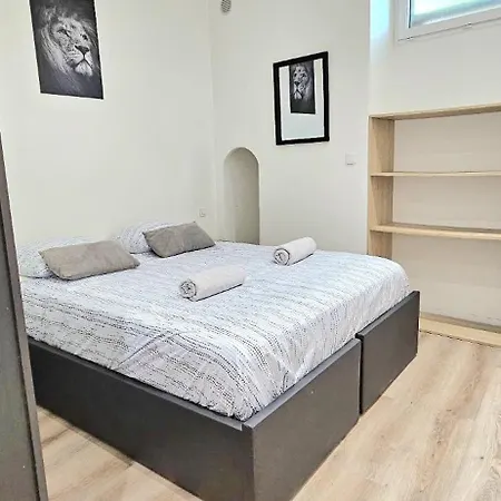 T2 With Contemporary Design And Air Conditioning Apartment