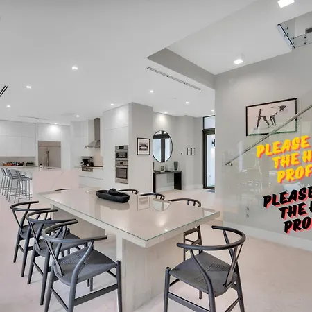 Luxxury In With Pool Holiday home