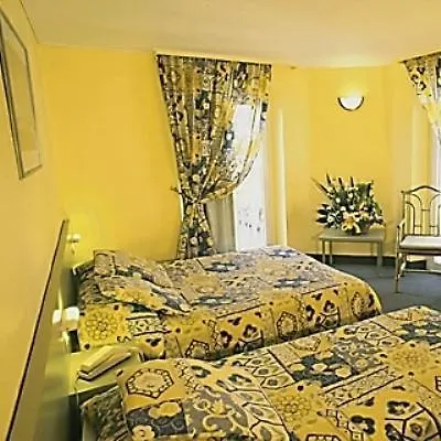 64 Otel 4*