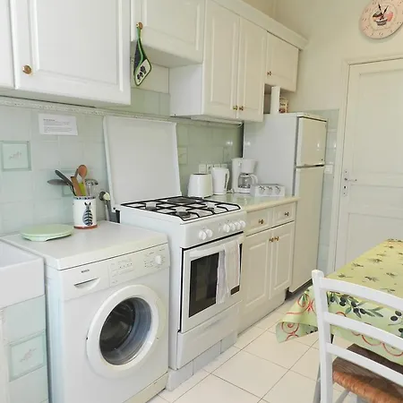 Studio In Josephine Apartment
