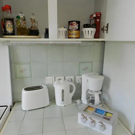 Studio In Josephine Apartment