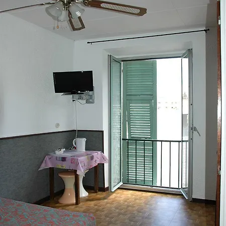 Hotel Monet 2*