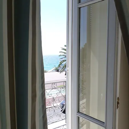 - Promenade Des Anglais