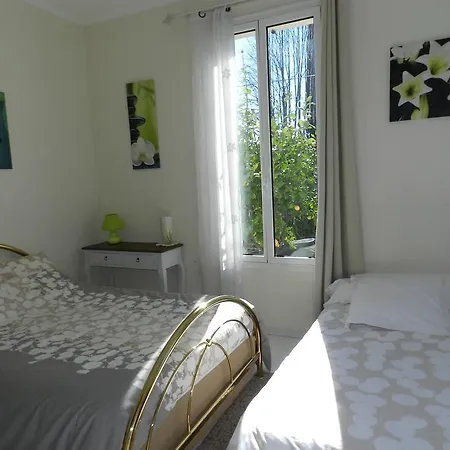 Studio In Josephine Apartment *