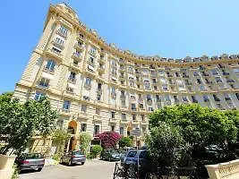 Le Grand Palais Hotel