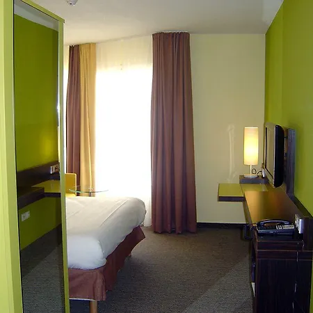 Ibis Styles Centre Port Nice
