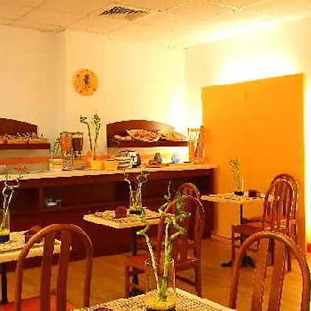 Le Noailles Gare Hotel
