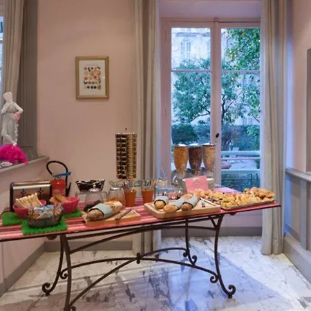 Victoria Hotel 4*