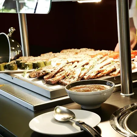 Hotel Campanile Aeroport 3*