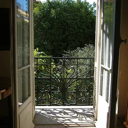 Aparthotel Résidence La Léonie 2*