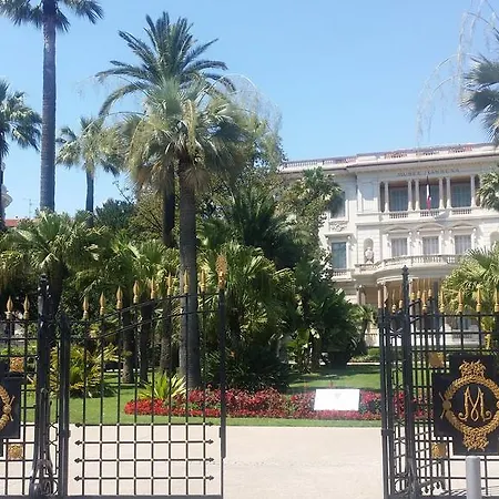 Rivoli Seaside Lägenhet *