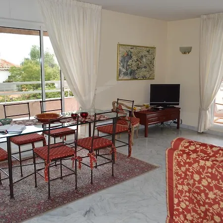Rond-point Apartment *
