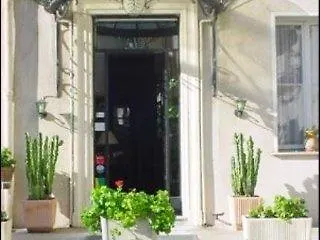 Armenonville Hotel