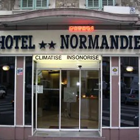 Ozz Hostel *