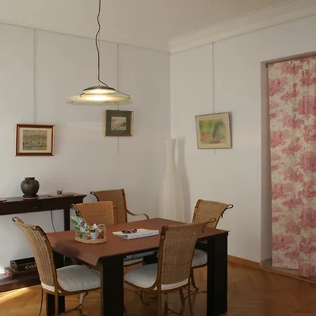 Les Tulipes Apartment