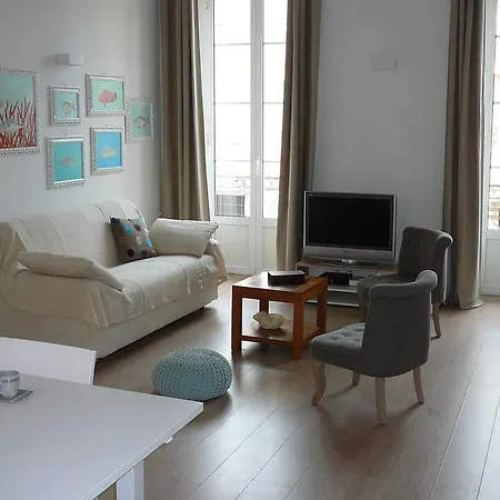 2 Bedrooms In Central Location On The Famous Place Massena Niza