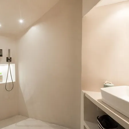 Central - Old Town Apartment
