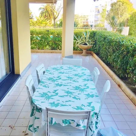 Riviera Home - Jardin De La Lanterne Apartment