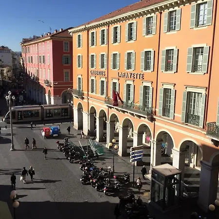 2 Bedrooms In Central Location On The Famous Place Massena Apartamento