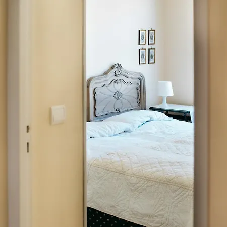 Rond-point Apartment *