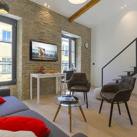 My Casa - 4 Place Massena - Duplex Apartment *