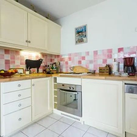 Apartment Villa Soraya , Quiet Location With Big Garden Near Beach And Old Town Of Nice *