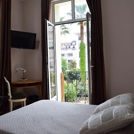 Hotel Armenonville 3*