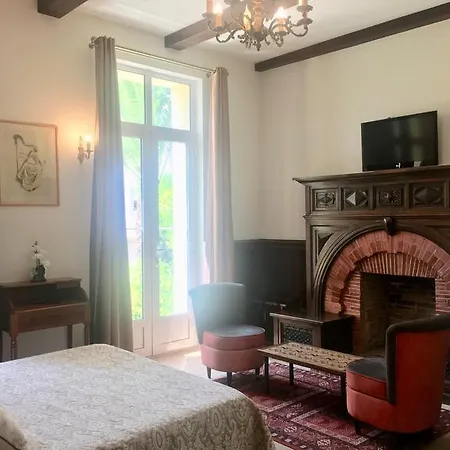 Armenonville Hotel