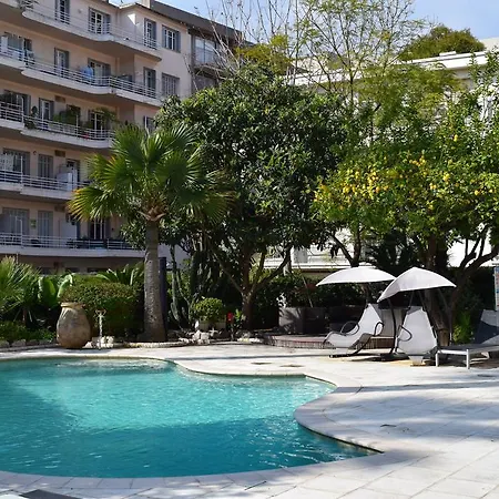Armenonville Hotel
