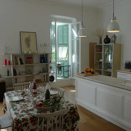 Pensionat Maison D'hotes Emma Tiranty Nice