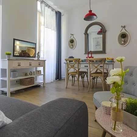 Cassini Gt - 1 Bedroom - Balcony - Place Garibaldi Apartment