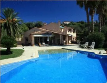 Mas Des Oliviers Bed & Breakfast Nice