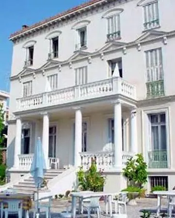 Hotel Armenonville 3*