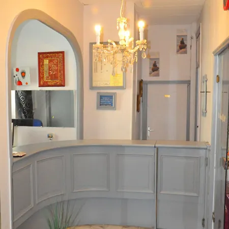 Carlone Hotel 2*