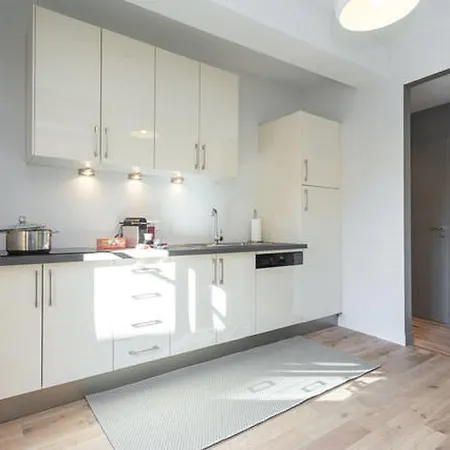 Le Rossetti B. - Modern, Long Balcony, Old Town Apartment *