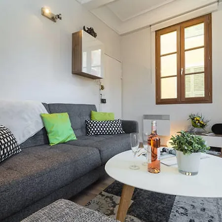 Apartment Le Rossetti B. - Modern, Long Balcony, Old Town