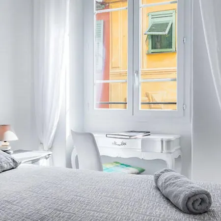 Le Rossetti 2 - F2 Lumineux, Ascenseur, Climatisation, Coeur Vieux-nice Appartement