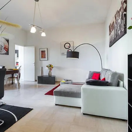 Grand Center At 2 Minutes Walk From The Apartamento