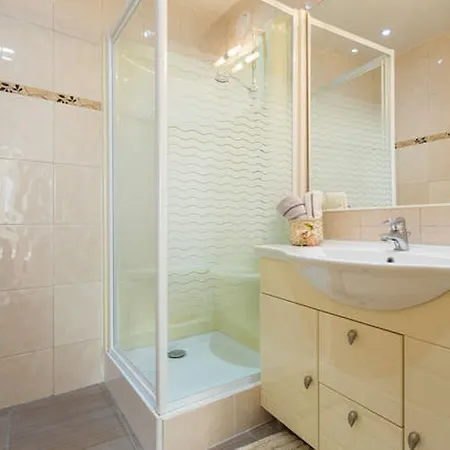 Le Malonat - Spacieux F3, Large Balcon, Climatisation, Vieux-nice Апартаменты Ницца