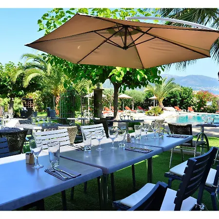 Servotel Saint-vincent מלון 4*